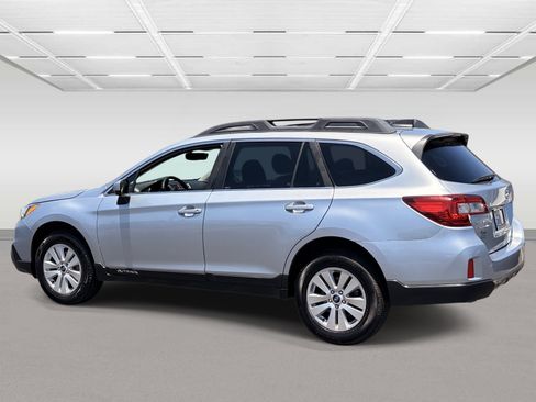 Used 2017 Subaru Outback 2.5i Premium AWD/4WD image 3
