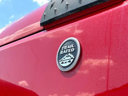 Used 2017 Jeep Wrangler Unlimited Sahara AWD/4WD image 15