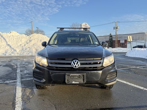 Used 2016 Volkswagen Tiguan S image 14