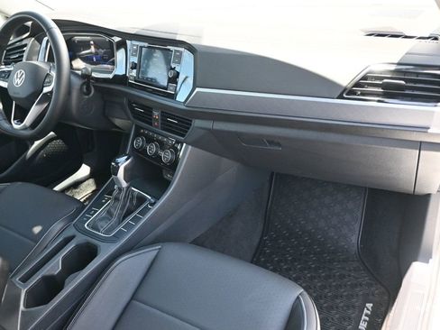Used 2023 Volkswagen Jetta SE image 9