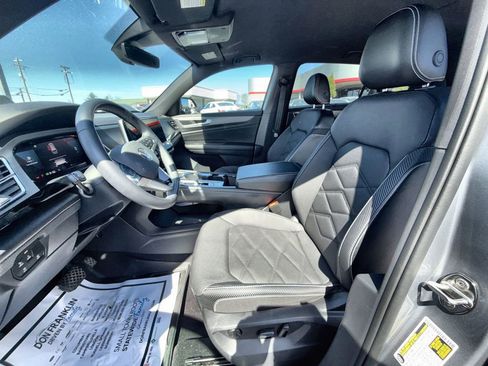 Used 2024 Volkswagen Atlas Cross Sport SE image 15