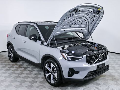 Certified 2025 Volvo XC40 B5 Plus image 34