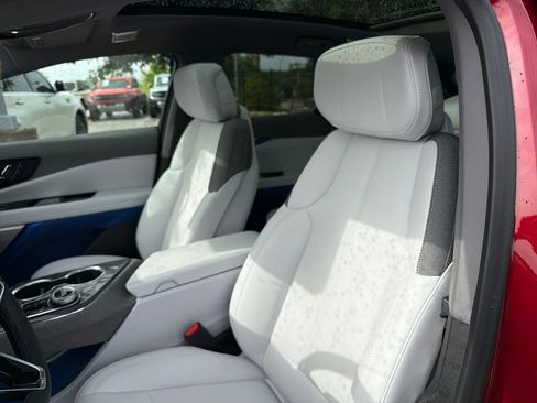Certified 2025 Cadillac Optiq Sport 1 w/ LPO, Floor Liner Package AWD/4WD image 22