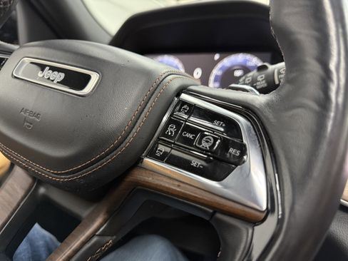 Used 2022 Jeep Grand Cherokee L Summit w/ Luxury Tech Group V image 18