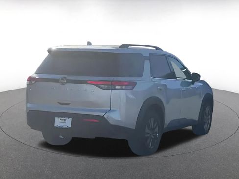 Used 2025 Nissan Pathfinder SV image 14