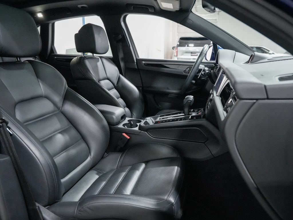 Used 2023 Porsche Macan S AWD/4WD image 22