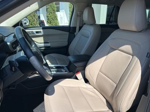 Used 2022 Ford Explorer XLT w/ Equipment Group 202A image 21