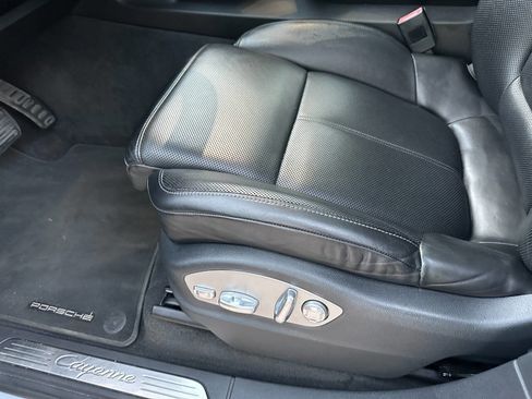 Used 2016 Porsche Cayenne image 31