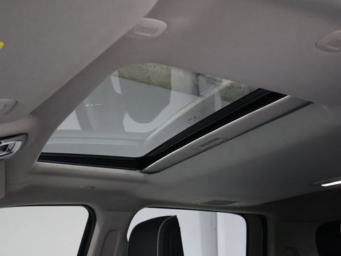 Used 2024 RAM 2500 Laramie w/ Chrome Bumper Package image 12