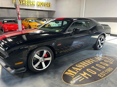 Used 2012 Dodge Challenger SRT8 RWD image 2