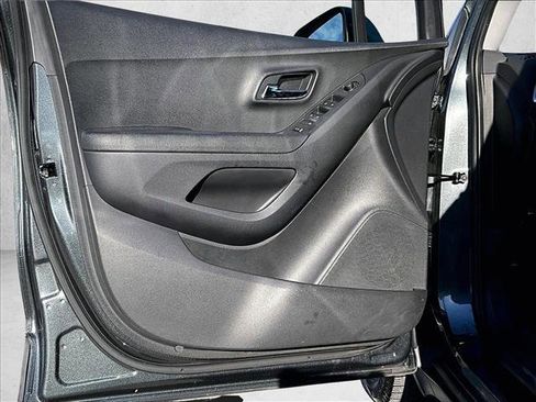 Used 2020 Chevrolet Trax LS image 18