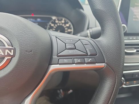 Used 2025 Nissan Altima 2.5 SV FWD image 16