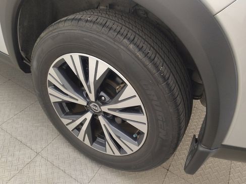 Used 2022 Nissan Rogue SV FWD image 31