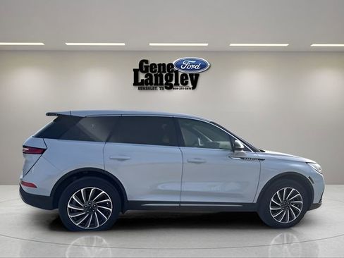 Used 2025 Lincoln Corsair Reserve AWD/4WD image 14