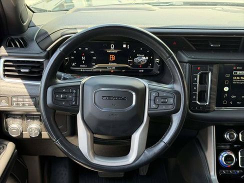 Used 2022 GMC Yukon XL Denali AWD/4WD image 17
