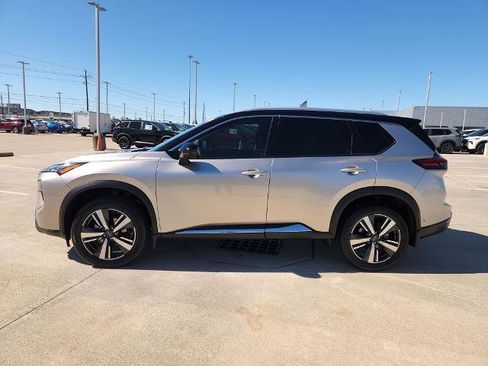 Certified 2024 Nissan Rogue SL w/ SL Premium Package image 8