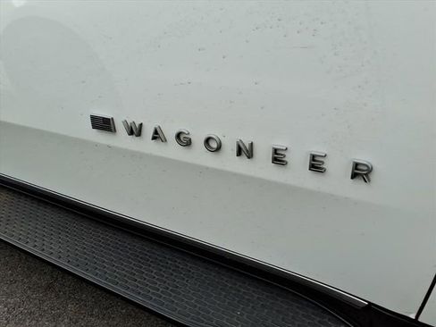Used 2024 Jeep Wagoneer Series II image 5