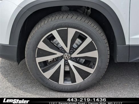 Used 2024 Volkswagen Taos SE FWD image 10