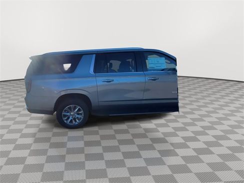 New 2025 Chevrolet Suburban Premier image 9