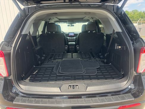 Used 2022 Ford Explorer XLT w/ Equipment Group 202A AWD/4WD image 19