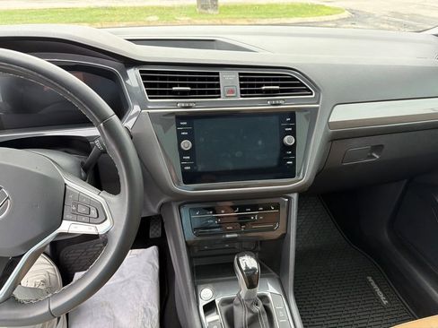 Certified 2023 Volkswagen Tiguan SE w/ Panoramic Sunroof Package FWD image 22