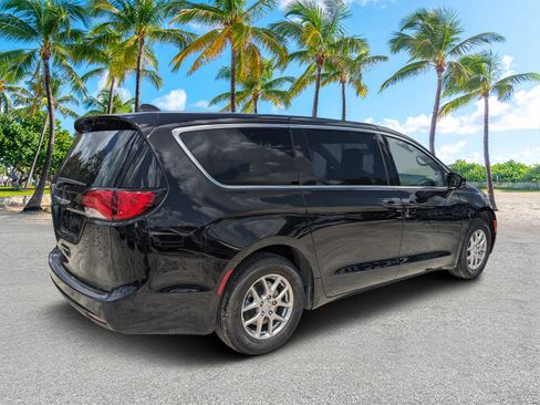 New 2025 Chrysler Voyager LX image 3