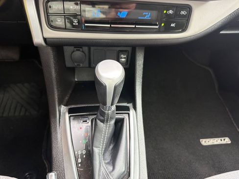 Used 2017 Toyota Corolla LE w/ Carpet Mat Package (TMS) FWD image 27