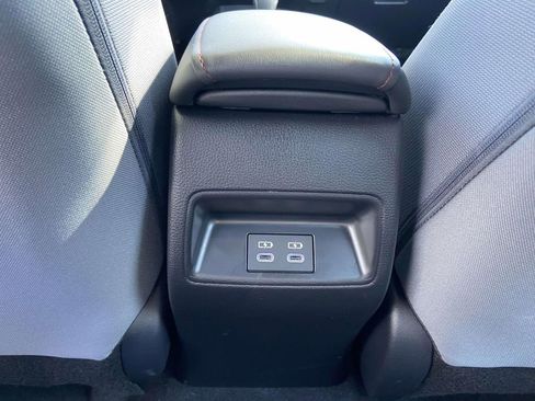 Used 2025 Toyota Corolla SE image 14