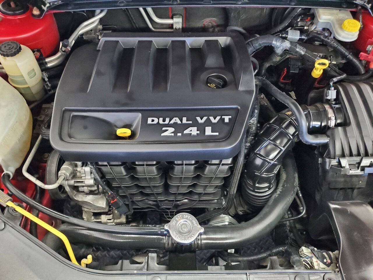 Used 2014 Dodge Avenger SE w/ Blacktop Package FWD image 4