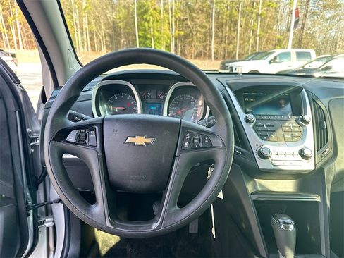 Used 2017 Chevrolet Equinox LS image 18