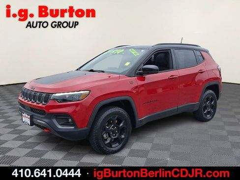 Used 2024 Jeep Compass Trailhawk w/ Trailhawk Elite Group AWD/4WD image 3