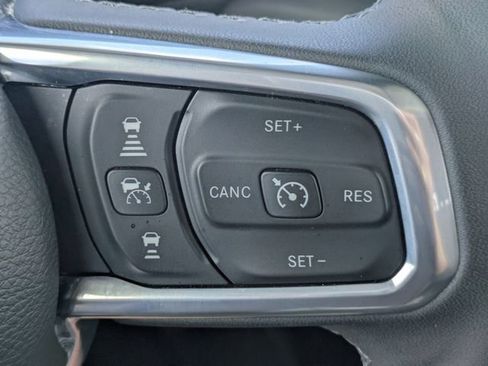 Used 2025 Jeep Wrangler Unlimited Sahara AWD/4WD image 29