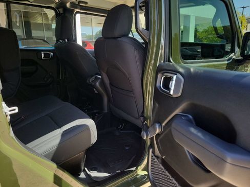 Used 2022 Jeep Gladiator Sport AWD/4WD image 26