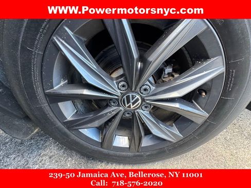 Used 2022 Volkswagen Tiguan SE w/ Panoramic Sunroof Package AWD/4WD image 18