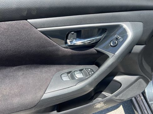 Used 2013 Nissan Altima 2.5 SV FWD image 11