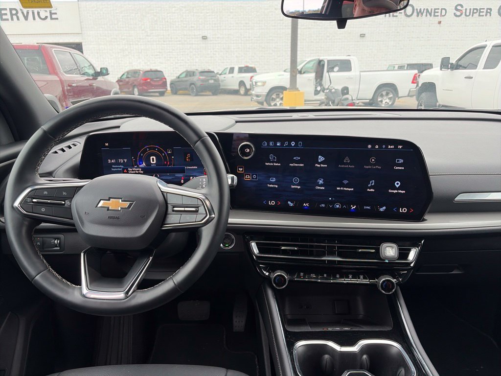 Used 2026 Chevrolet Traverse LT FWD image 14