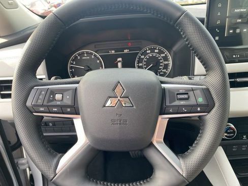 New 2026 Mitsubishi Outlander LE image 24