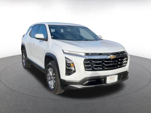 Used 2025 Chevrolet Equinox LT image 3