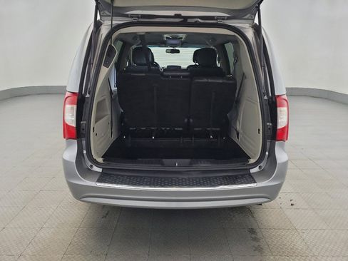 Used 2016 Chrysler Town & Country Touring image 29