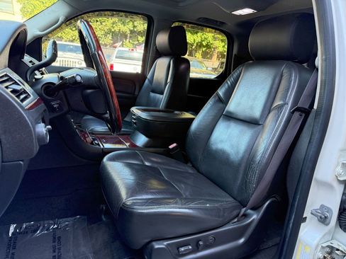 Used 2009 Cadillac Escalade AWD image 10