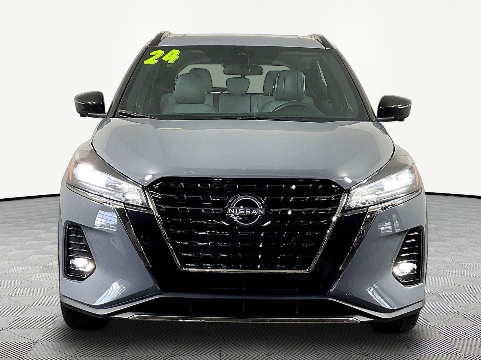 Used 2024 Nissan Kicks SR w/ SR Premium Package FWD image 2