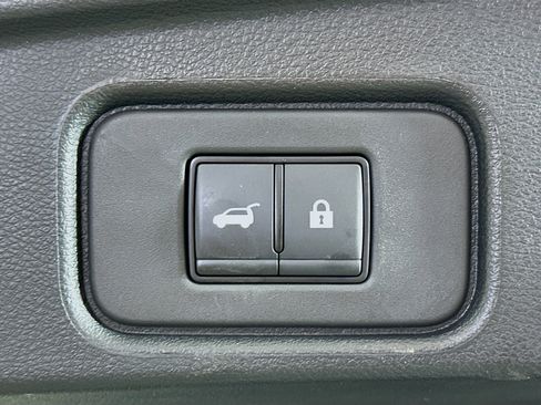 Used 2023 Nissan Pathfinder SL w/ Black Appearance Package AWD/4WD image 31