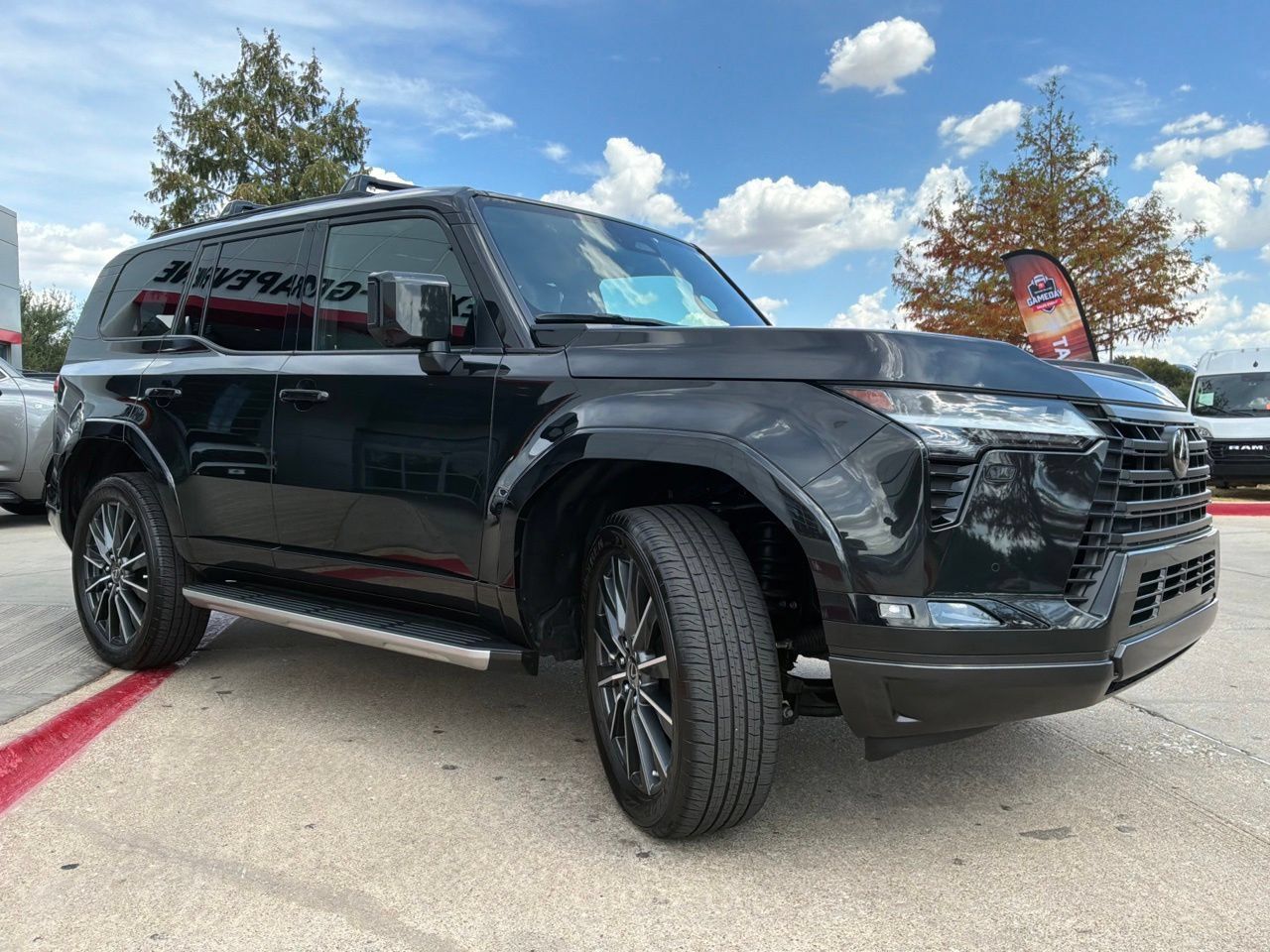 Used 2024 Lexus GX 550 w/ Accessory Package (2T) AWD/4WD image 4
