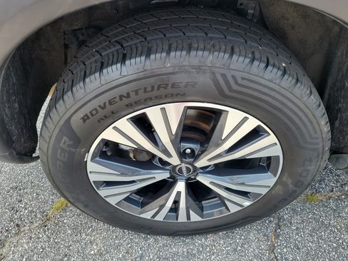 Used 2023 Nissan Rogue SV AWD/4WD image 7