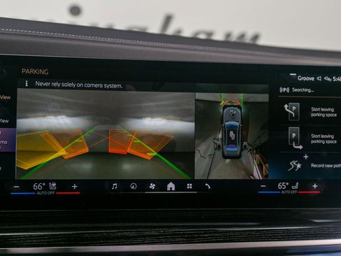 Used 2024 BMW 740i w/ Premium Package 2 RWD image 18