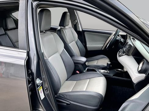 Used 2014 Toyota RAV4 Limited w/ Technology Package FWD image 9