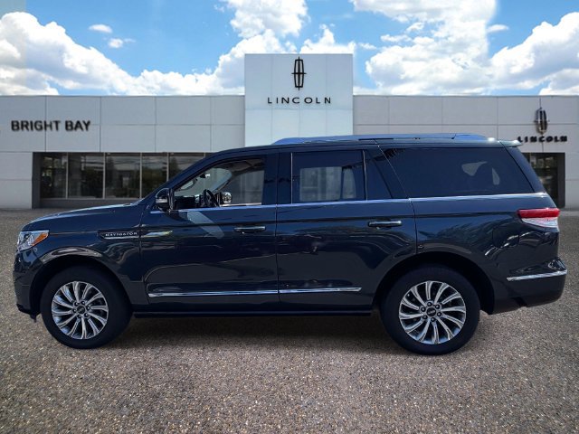 Certified 2022 Lincoln Navigator 4WD image 3