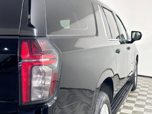 Used 2023 Chevrolet Suburban LT RWD image 33