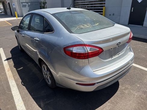 Used 2015 Ford Fiesta SE FWD image 4
