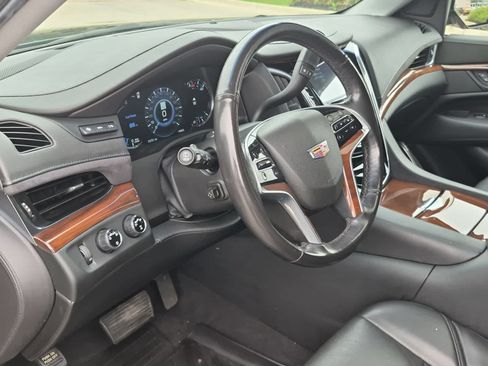 Used 2019 Cadillac Escalade Luxury w/ LPO, Radiant Package AWD/4WD image 10